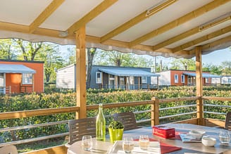 Camping La Plage Fleurie - Accomodaties - Cottage Orion - 6 personen - 3 slaapkamers - Terras