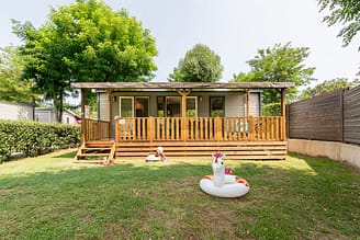 Camping La Plage Fleurie - Accomodaties - Cottage Calys - 4 personen - 2 slaapkamers - Buitenkant