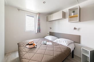 Camping La Plage Fleurie - Accomodaties - Cottage Riviera - 4 tot 5 personen - 2 slaapkamers - Master Suite
