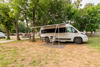 Plage Fleurie campsite - Pitch - Camper van on a pitch