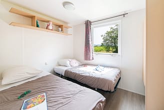 Camping La Plage Fleurie - Accomodaties - Cottage Alizé - 4 personen - 2 Slaapkamers - Kinderkamer