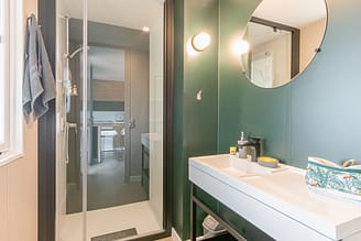 Camping La Plage Fleurie - Accomodaties - Cottage Cosy - 6 personen - 3 slaapkamers - Badkamer