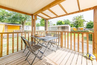 Camping La Plage Fleurie - Accomodaties - Cottage Moorea - 4 personen - 2 slaapkamers - Terras