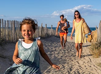 Camping Le Brasilia, gezin komt terug van strand