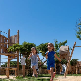 Le Brasilia campsite, children’s club, parents, child and an activity leader