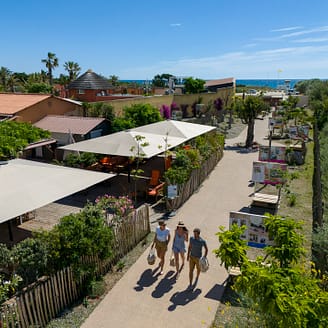 Camping Le Brasilia, vue aérienne des emplacements en bord de plage