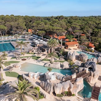 Camping Le Brasilia, vue aérienne du parc aquatique