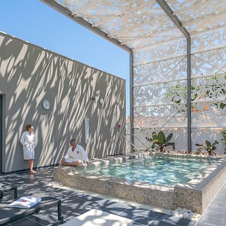 Camping Le Brasilia, Papillon Spa, bassin hydro massant, couple