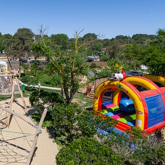 Le Brasilia campsite, children’s play facilities, inflatable play structures