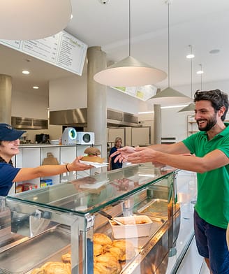 Camping la Sir&egrave;ne - Bars et restaurants - Couple au restaurant du Sir&egrave;ne Beach