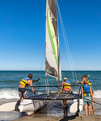 Camping la Sir&egrave;ne - Activit&eacute;s et animations - Cours de navigation en Catamaran