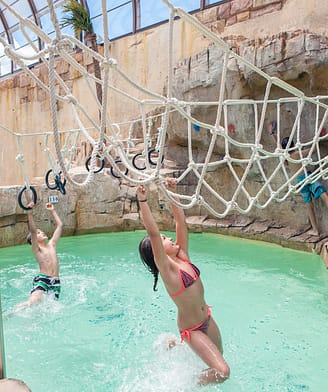 Camping la Sirène - Parc aquatique - Pataugeoire couverte - Enfants jeux d\'escalade