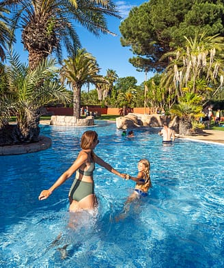 Camping la Sirène - Parc aquatique - Grand bassin - Mère et sa fille