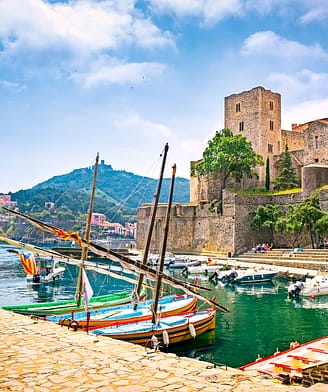 Le Château Royal de Collioure et le port de la ville de Collioure, France ©Shutterstock