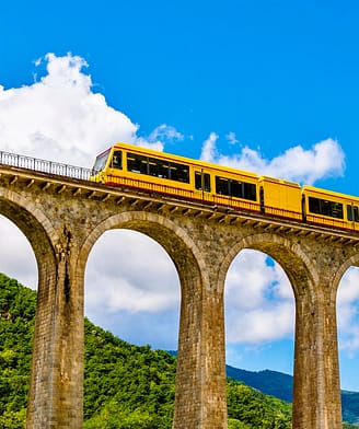 Le Train Jaune sur le pont de Sejourne - France, Pyrénées-Orientales