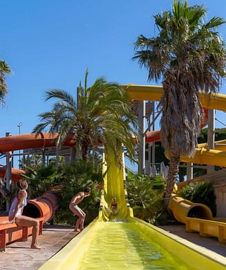 Toboggans du parc aquatique du camping La Sir&egrave;ne &agrave; Argel&egrave;s-sur-Mer, l\'un des plus grands complexes aquatiques en camping en France.