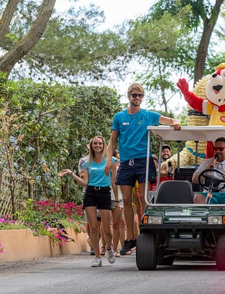 Le Brasilia campsite, children’s activities, parade. Yellito