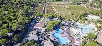 Campeggio Les Tournels: Vista aerea generale sul campeggio e parco acquatico