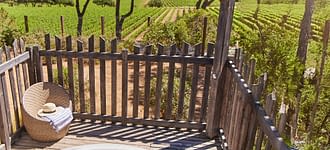 Camping les Tournels : Hébergement Premium avec spa et vue sur les vignes