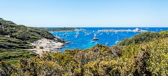 Campeggio Les Tournels: Escursione indimenticabile alle isole d’Or - Vista della costa a Porquerolles