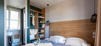 Les Tournels campsite: Calypso Cottage - Bedroom and shower room