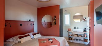 Campeggio Les Tournels: Cottage Chênes Lièges - Camera con letto doppio