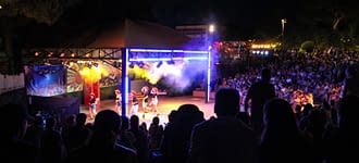 Camping Les Tournels: Activiteiten - Avondshow op het podium van de camping