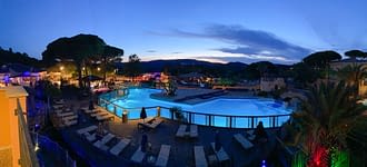 Campeggio Les Tournels: Parco acquatico - Vista della piscina di notte