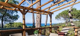 Camping Les Tournels: Terraza con vistas al mar