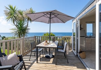 Les Terrasses de Kersiny - Le camping et les services - Grande terrasse avec vue mer