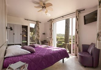 Camping les Tournels : Cottage 6 personnes L'Oustaloun - Chambre avec lit double