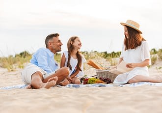 Les Terrasses de Kersiny - Rando en famille - Pique-nique en famille sur la plage