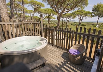 Camping les Tournels : Cottage 8 personnes L'Oustaloun - Spa privatif