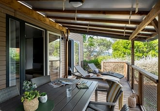 Camping les Tournels : Cottage Camarat - Terrasse