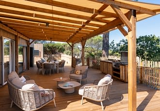 Camping les Tournels : Cottage Chênes Lièges - Terrasse avec barbecue