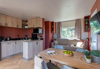 Camping les Tournels : Cottage Chênes Lièges - Salon