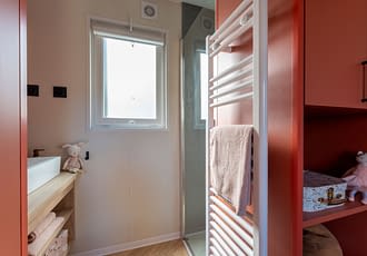 Camping les Tournels : Cottage Chênes Lièges - Salle de bain