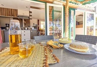 Camping les Tournels : Cottage Calypso - Terrasse