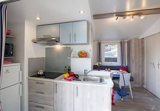 Camping les Tournels : Cottage Moréa - Cuisine