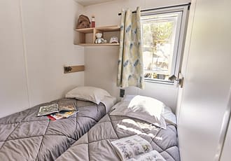 Camping les Tournels : Cottage Provence - Chambre avec 2 lits simples