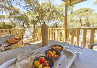 Camping les Tournels : Cottage Riviera - Terrasse