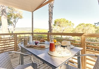 Camping les Tournels : Cottage Safari - Terrasse