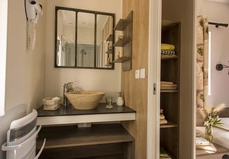 Camping les Tournels : Cottage 4 personnes L'Oustaloun - Salle de bain