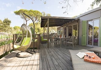 Camping les Tournels : Cottage 4 personnes L'Oustaloun - Terrasse