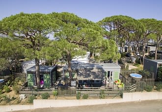 Camping les Tournels : Cottage 6 personnes L'Oustaloun - Vue aérienne générale de la location