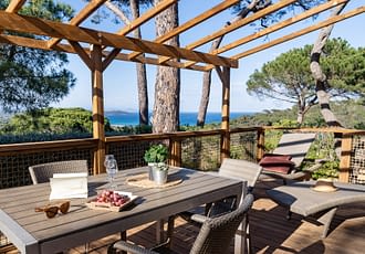 Camping les Tournels : Terrasse avec vue sur la mer