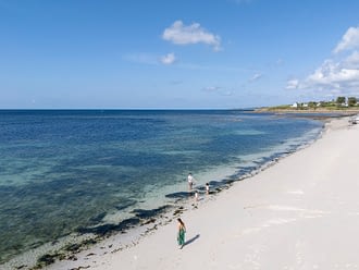 Les Terrasses de Kersiny - Der weiße Sandstrand - Strand in der Nähe des Campingplatzes