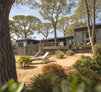 Kemping Les Tournels: domek dla 8 osób L'Oustaloun – widok ogólny domku