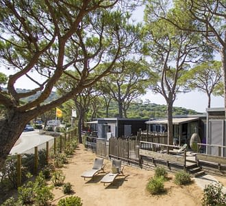 Kemping Les Tournels: domek dla 8 osób L'Oustaloun – widok domku z lotu ptaka