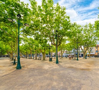 Campeggio Les Tournels: Il glamour di Saint Tropez - Piazza